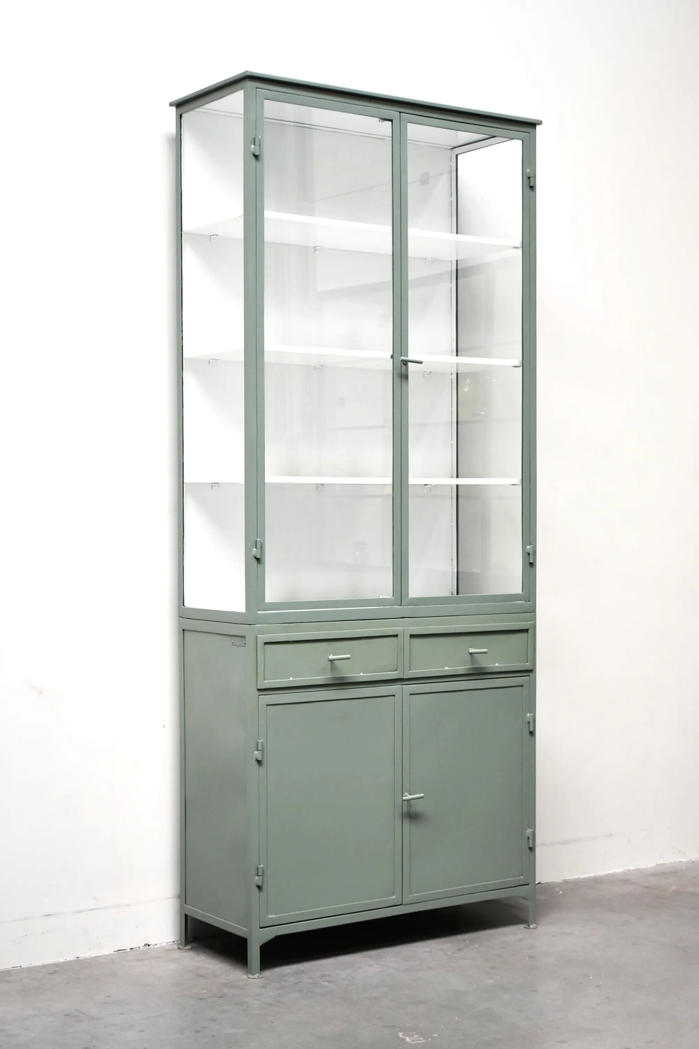 Apothekerskast Ivar Ladre Lindegroen