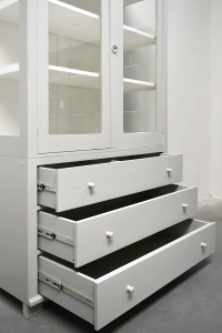 Zweedse vitrinekast 2-7032